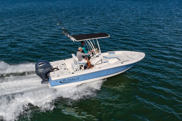 2026 R206 Cayman Running in Ocean Rear Starboard View