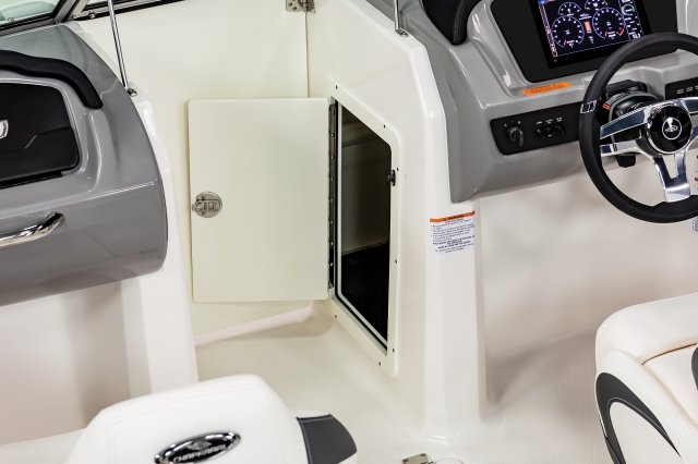 2025 21 SSi OB Helm Storage