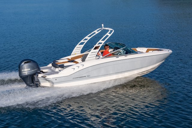 2025 21 SSi OB Cruising on a Lake Rear Starboard View