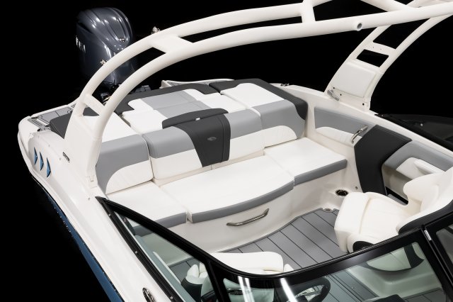 2026 21 SSi OB Cockpit Seating