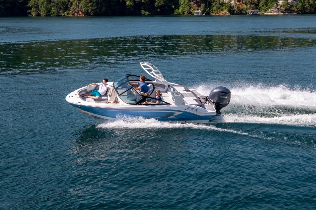 2026 21 SSi OB Running on a Lake Front Port View