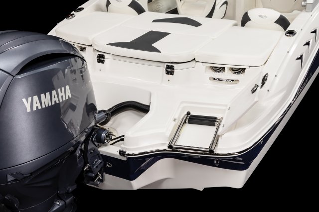 2025 19 SSi OB Ski & Fish Transom Swim Ladder