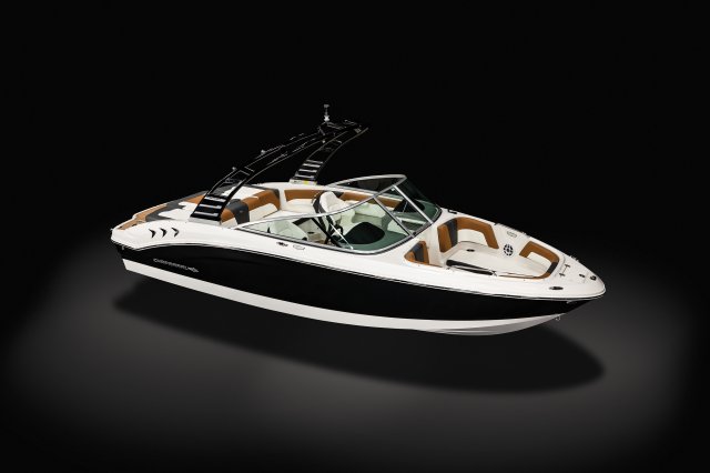 2025 21 SSi Front Starboard Overhead