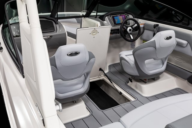 2027 21 SSi Floor Storage
