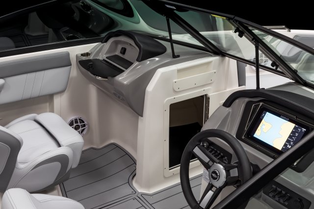 2027 21 SSi Port Console Storage