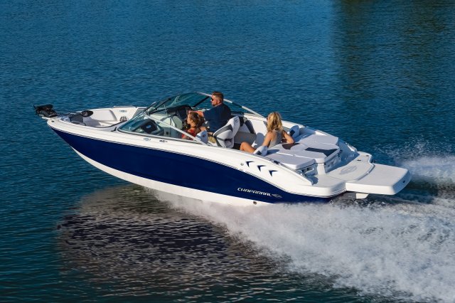 2025 21 SSi Ski & Fish Cruising on Lake Rear Port View