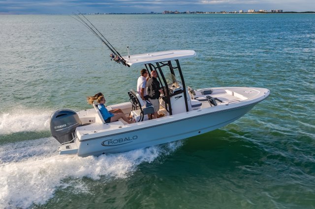 2026 R226 Cayman Running in Ocean Rear Starboard View