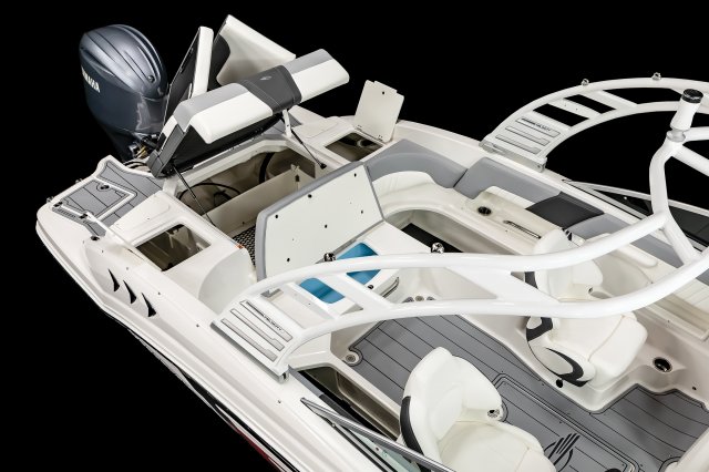 2025 23 SSi OB Cockpit Storage