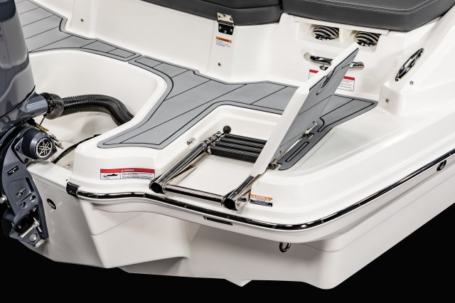 2025 23 SSi OB Transom Swim Ladder