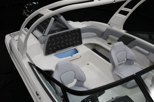 2027 23 SSi OB Cockpit Storage