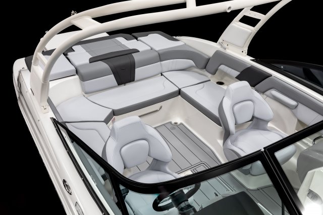2026 23 SSi Cockpit Seating