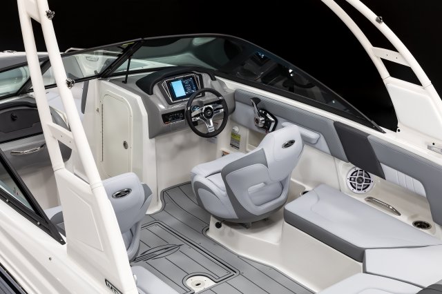 2026 23 SSi Helm Station