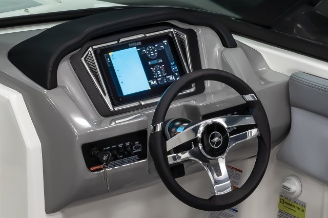 2026 23 SSi Helm Station