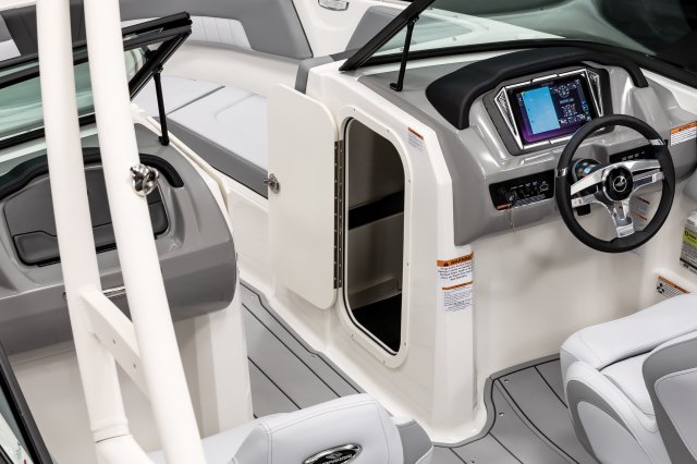 2026 23 SSi Helm Storage