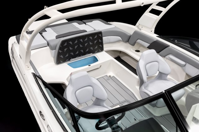 2027 23 SSi Cockpit Storage