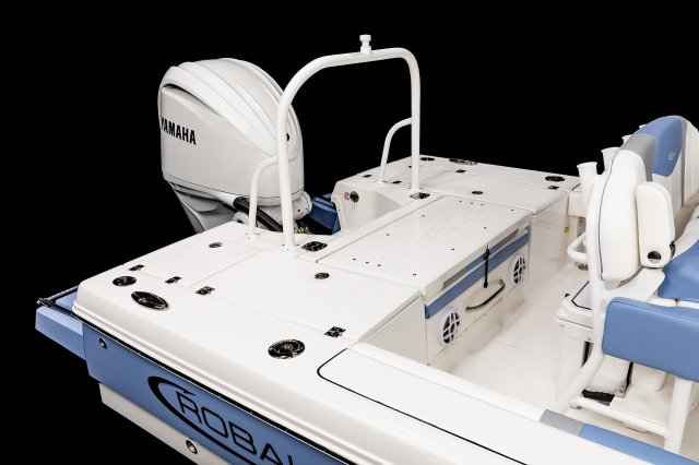 2025 R246 Cayman Transom Casting Deck