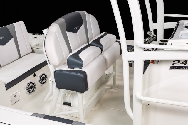 2025 R246 Cayman Sky Deck Leaning Post 2