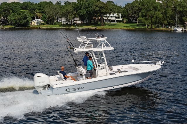2025 R246 Cayman Sky Deck Running in Ocean Rear Starboard View