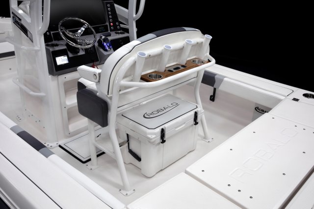 2026 R246 Cayman Sky Deck Leaning Post Cooler