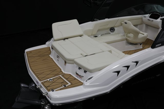 2027 GTS 3 Starboard-facing Lounge