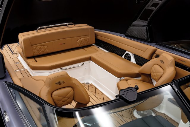 2026 GTS 6 Cockpit Seating