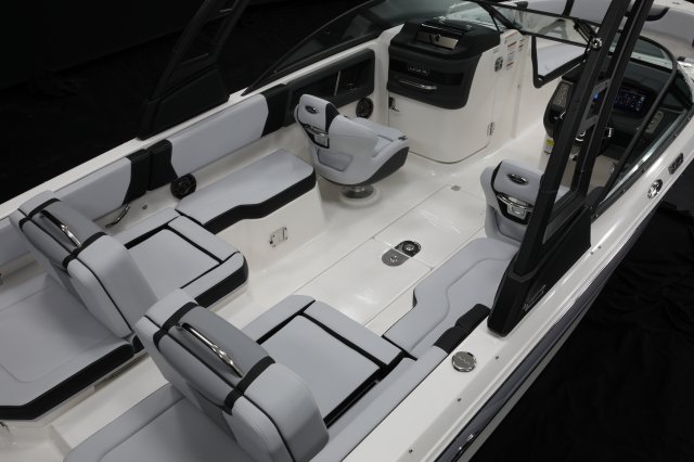 2027 250 OSX Cockpit Seating