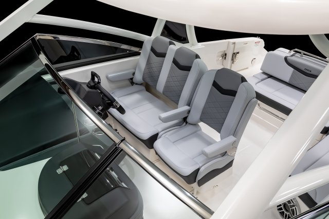 2027 280 OSX Helm Seating