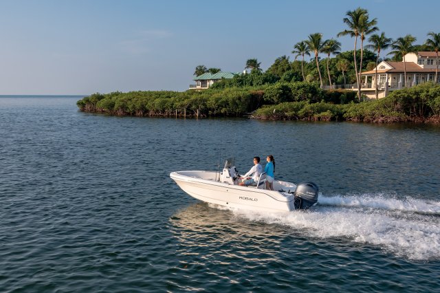 Robalo R160 Running