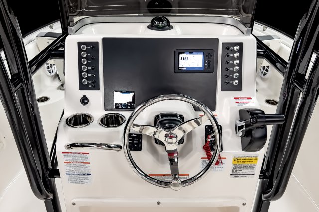 2025 R222 Helm Dash
