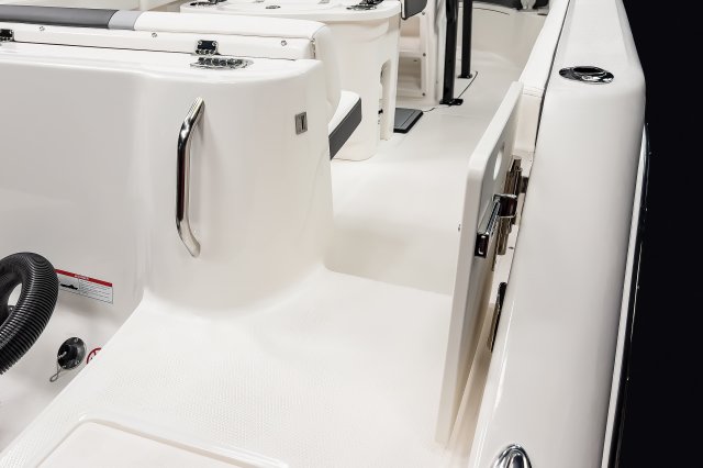 2025 R222 Transom Gate Open