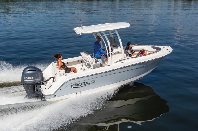 2026 R202EX Running in Ocean Rear Starboard View