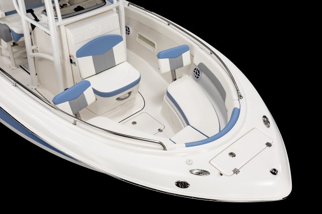 Robalo R222EX Bow Seating