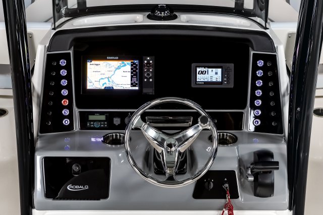 2025 R232EX Helm Dash