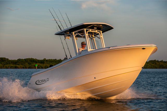 2026 R232EX Front Starboard View