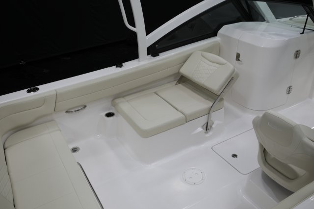 2027 R237 Port Seat Lounge