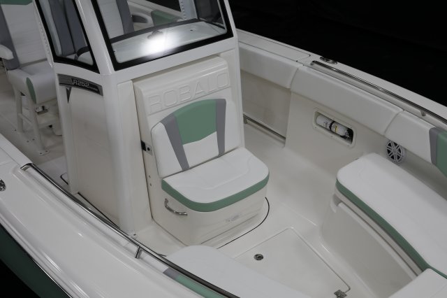 2027 R252 EX Forward Facing Seat