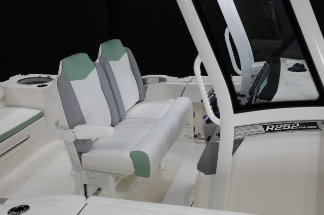 2027 R252 EX Captain's Seat
