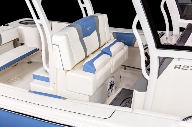 2025 R270 Helm Seat with Bolsters Up