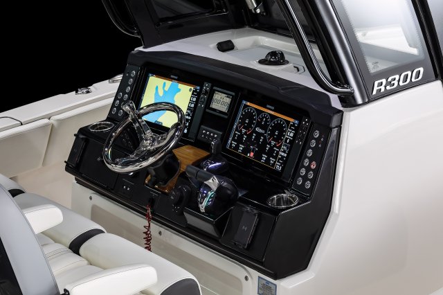 2026 R300 Helm Dash