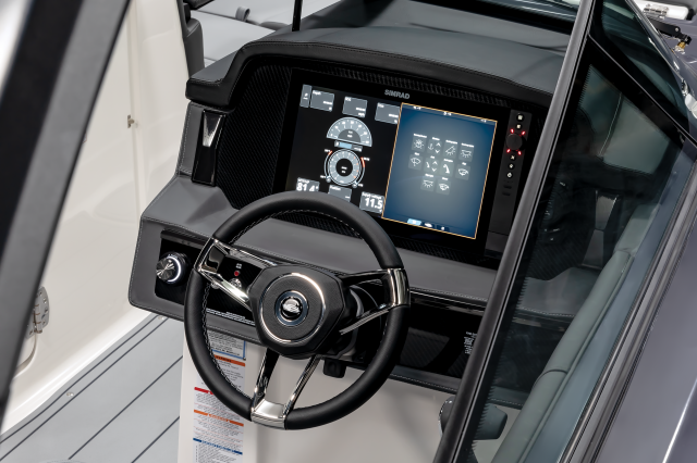 2026 SSX 30 Helm Dash