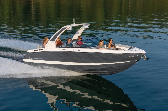 2025 267 SSX Cruising On Lake Front Starboard View