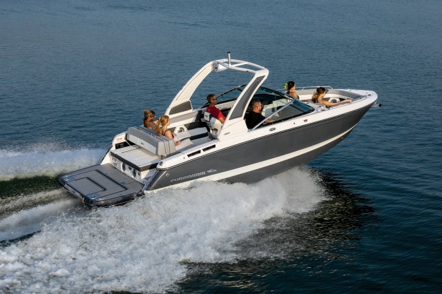 2025 267 SSX Cruising on Lake Rear Starboard View