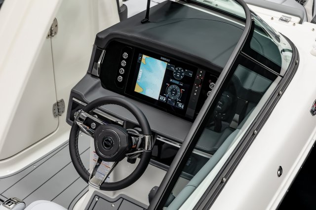2027 SSX 6 Helm Dash