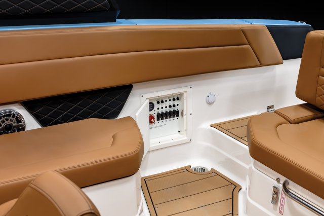 2027 SSX 8 Battery Switches