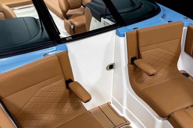 2027 SSX 8 Bow Door