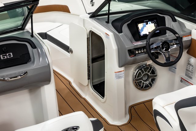 2025 23 SURF Helm Storage