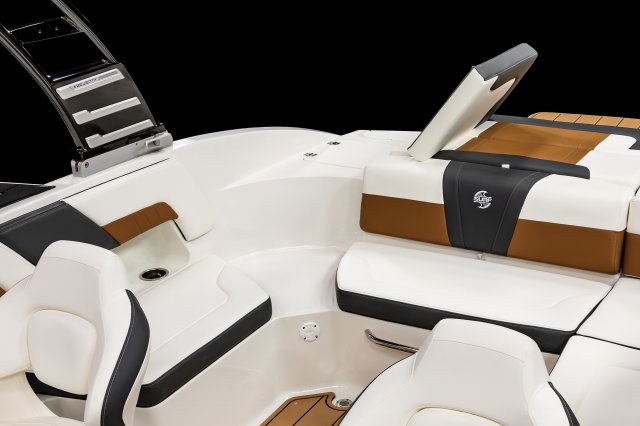 2025 23 SURF Transom Walkway