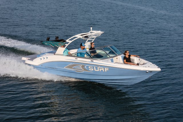 2025 23 SURF Cruising Starboard View