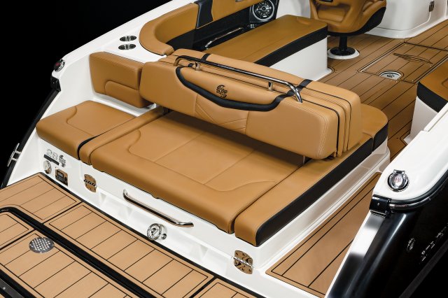 2025 28 SURF Cockpit Bench Seat