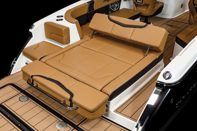 2025 28 SURF Cockpit Lounge